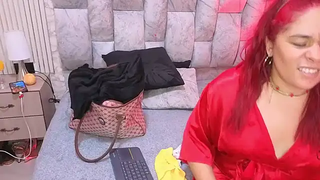 sofiagutierrez   online show from 11-11-25, 03:12