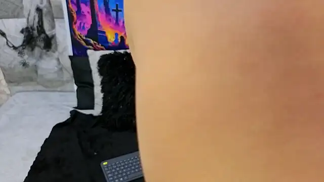 sofiagutierrez   online show from 10-28-25, 03:40