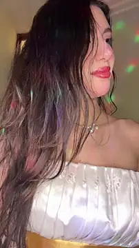 Snapshot of Emily-hottson chatting on 02-15-26, 07:51 Emily-hottson online show from 02-15-26, 07:51