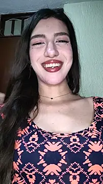 Snapshot of Emily-hottson chatting on 01-18-26, 04:38 Emily-hottson online show from 01-18-26, 04:38