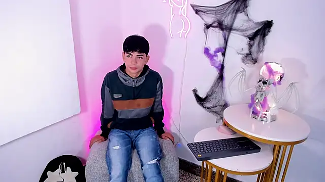 Peter chase online show from 10-22-25, 07:46