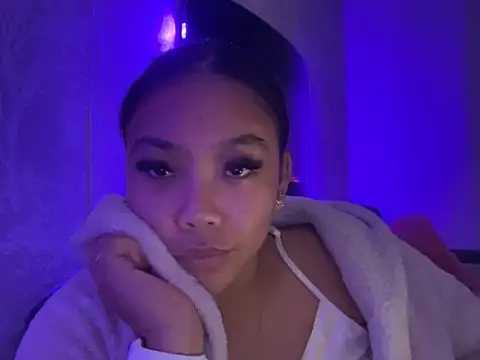 Snapshot of MissCherryyxox chatting on 09-22-25, 07:09 MissCherryyxox online show from 09-22-25, 07:09