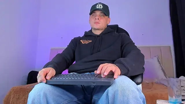 denis munera online show from 11-19-25, 04:23