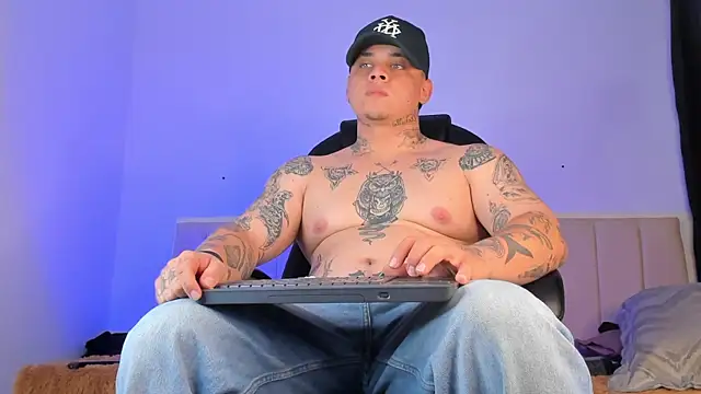 denis munera online show from 11-22-25, 04:33