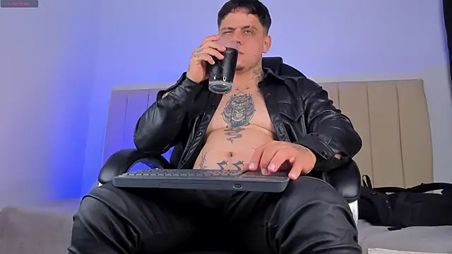 denis munera online show from 03-08-26, 02:53