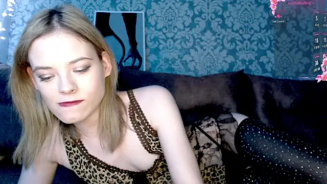 Snapshot of Kate__Loves chatting on 12-16-25, 06:45 Kate Loves online show from 12-16-25, 06:45