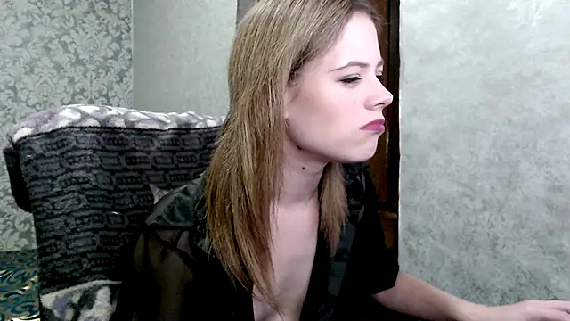 Snapshot of Kate__Loves chatting on 11-07-25, 06:45 Kate Loves online show from 11-07-25, 06:45