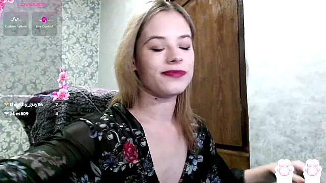 Snapshot of Kate__Loves chatting on 09-30-25, 05:30 Kate Loves online show from 09-30-25, 05:30