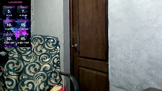 Snapshot of Kate__Loves chatting on 11-18-25, 07:17 Kate Loves online show from 11-18-25, 07:17