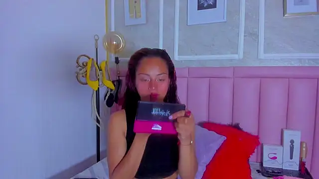 HoollyHendrix online show from 02-23-26, 08:31