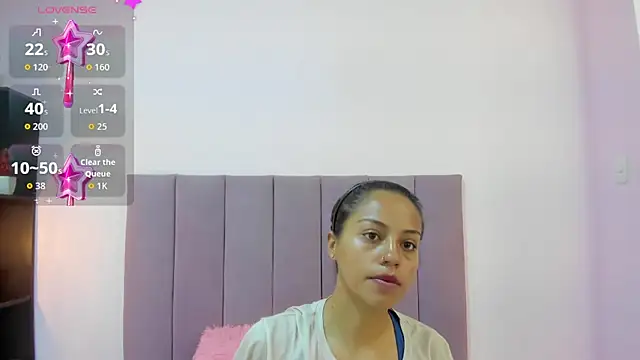 Snapshot of HoollyHendrix chatting on 10-17-25, 08:10 HoollyHendrix online show from 10-17-25, 08:10