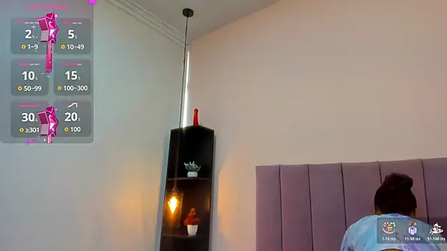 HoollyHendrix online show from 11-20-25, 08:09