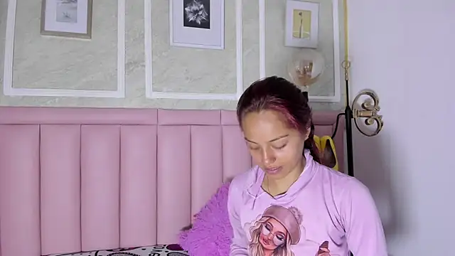 HoollyHendrix online show from 01-07-26, 08:58