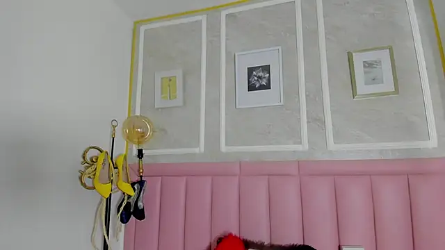 HoollyHendrix online show from 02-24-26, 09:15