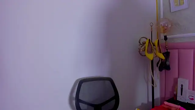 HoollyHendrix online show from 02-27-26, 08:19