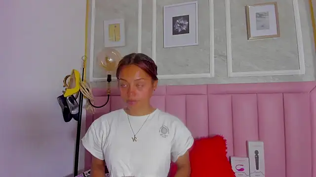 HoollyHendrix online show from 02-19-26, 08:39