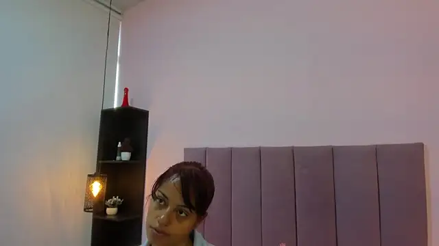 HoollyHendrix online show from 10-23-25, 08:51