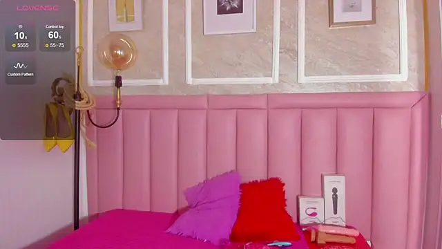 HoollyHendrix online show from 02-07-26, 08:39