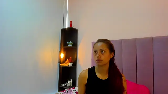 HoollyHendrix online show from 11-28-25, 08:31