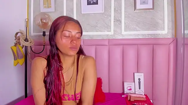 HoollyHendrix online show from 02-09-26, 08:29