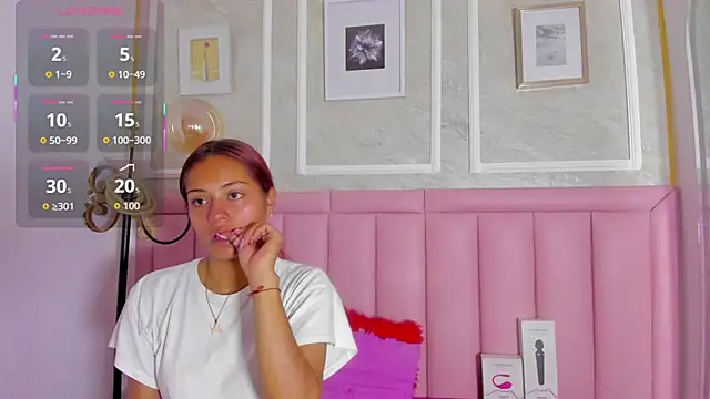 HoollyHendrix online show from 02-06-26, 09:00