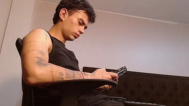 Snapshot of jaico_santos chatting on 10-06-25, 10:43 jaico santos online show from 10-06-25, 10:43