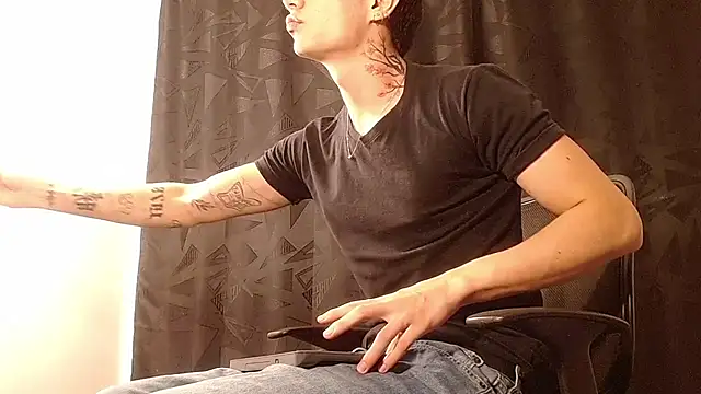 Snapshot of jaico_santos chatting on 10-14-25, 11:04 jaico santos online show from 10-14-25, 11:04