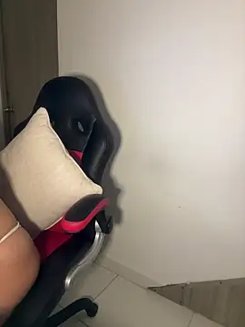 Isa klein online show from 10-16-25, 04:10