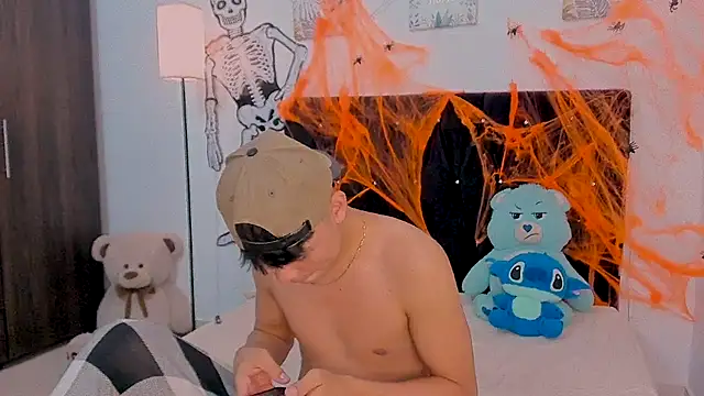 Zacktorres  online show from 10-22-25, 09:35