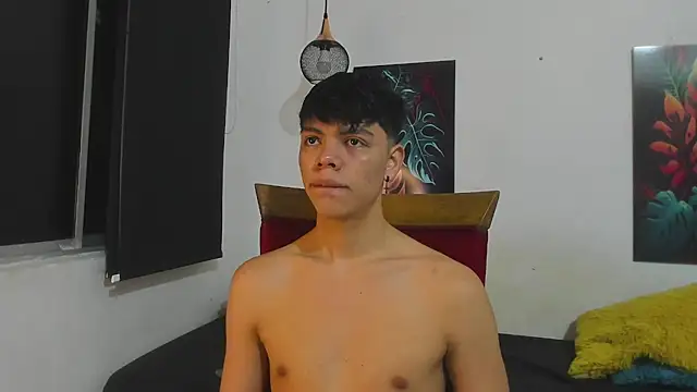 Snapshot of Zacktorres_ chatting on 08-06-26, 11:22 Zacktorres online show from 08-06-26, 11:22