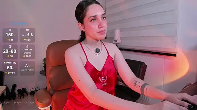 SarahCastillo  online show from 04-14-26, 05:34