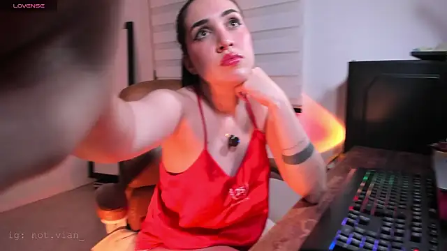 Snapshot of SarahCastillo_ chatting on 04-26-26, 04:54 SarahCastillo online show from 04-26-26, 04:54