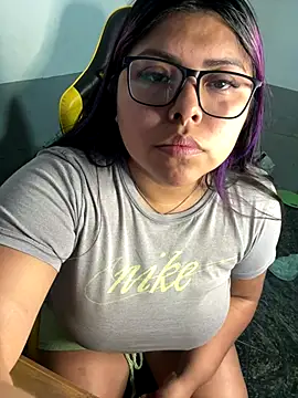 Lunarebelde online show from 12-17-25, 02:55