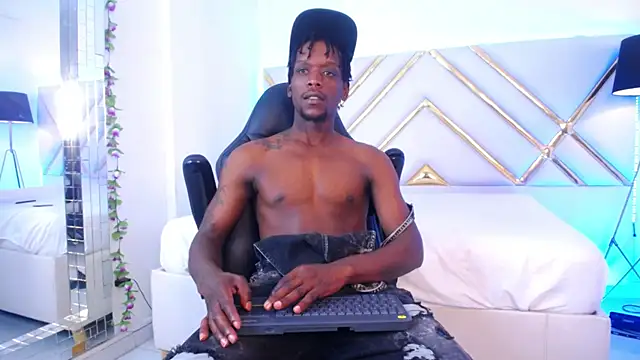 SkylerBigxxx online show from 10-28-25, 04:46