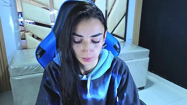 Maily a  online show from 04-10-26, 03:02