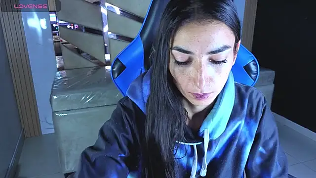 Maily a  online show from 03-26-26, 02:54