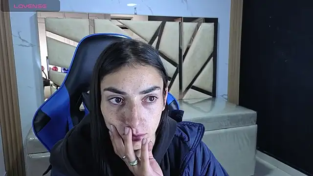 Maily a  online show from 02-10-26, 03:05