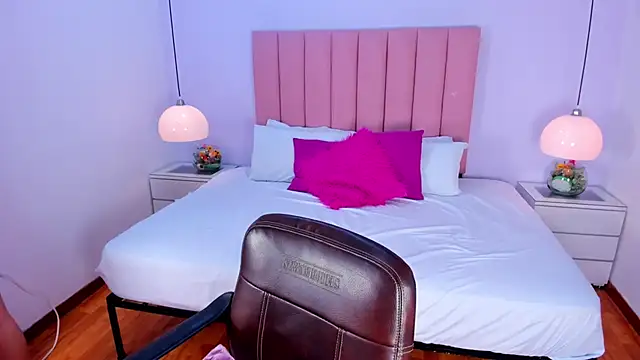 Amy Ferreira online show from 11-26-25, 03:06