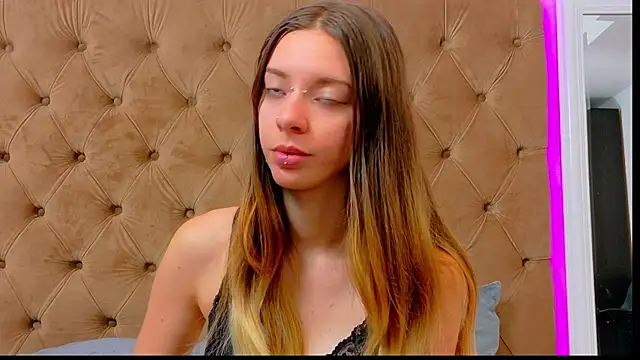 Snapshot of CoraVex chatting on 05-20-26, 03:58 CoraVex online show from 05-20-26, 03:58