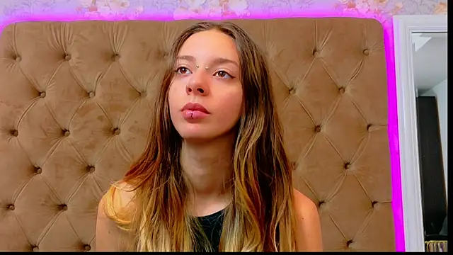 Snapshot of CoraVex chatting on 06-11-26, 03:47 CoraVex online show from 06-11-26, 03:47