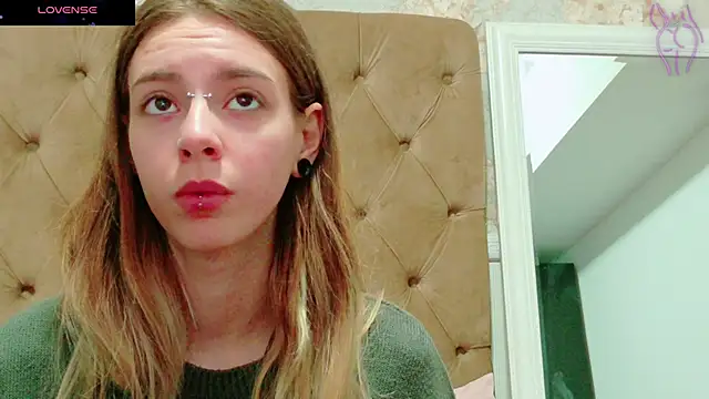 CoraVex online show from 10-31-25, 04:31