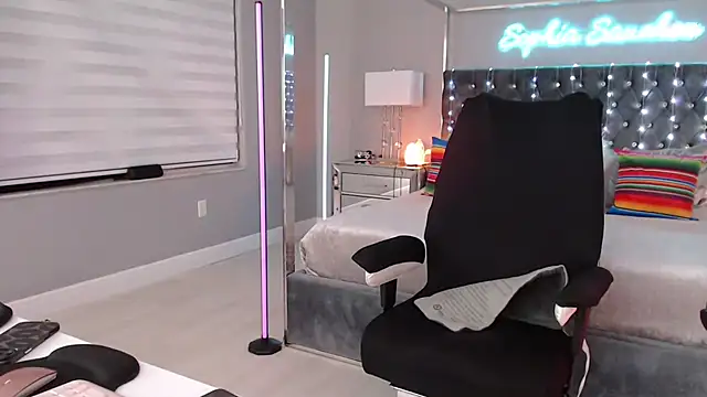 theofficialsophiasanchez online show from 04-18-26, 04:37