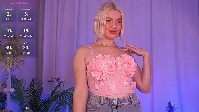 Amelia Wells online show from 10-22-25, 06:35