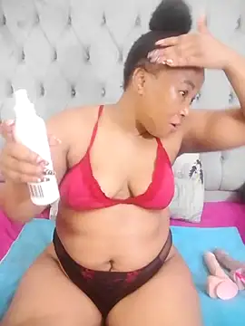 Snapshot of massive_booty25 chatting on 11-23-25, 04:06 massive booty25 online show from 11-23-25, 04:06