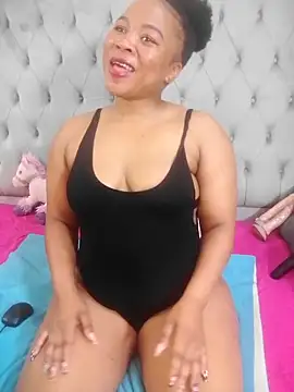 Snapshot of massive_booty25 chatting on 11-25-25, 04:18 massive booty25 online show from 11-25-25, 04:18