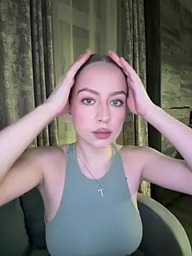 Snapshot of MissOyee chatting on 02-08-26, 07:22 MissOyee online show from 02-08-26, 07:22