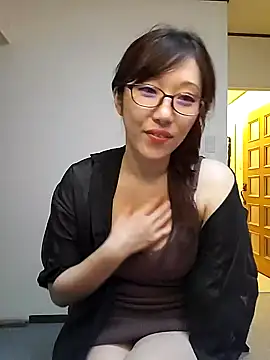 Snapshot of M_Kaede chatting on 10-21-25, 12:11 M Kaede online show from 10-21-25, 12:11