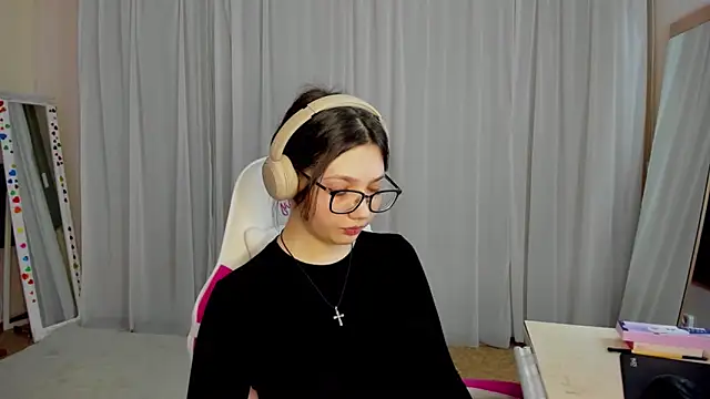 Snapshot of CarolKitty chatting on 11-03-25, 08:18 CarolKitty online show from 11-03-25, 08:18