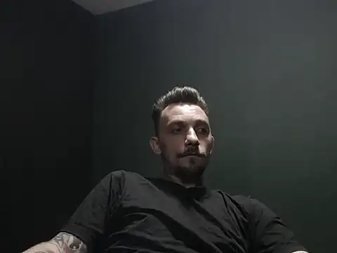 Snapshot of guesswhatbitch chatting on 10-12-25, 03:52 guesswhatbitch online show from 10-12-25, 03:52