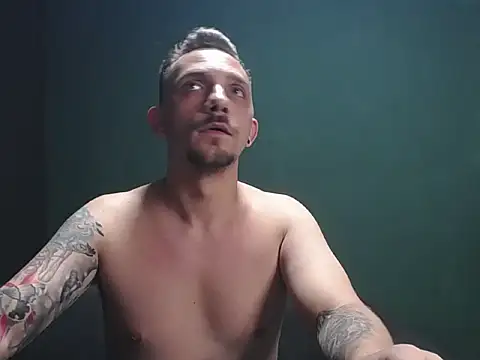 Snapshot of guesswhatbitch chatting on 09-24-25, 11:54 guesswhatbitch online show from 09-24-25, 11:54